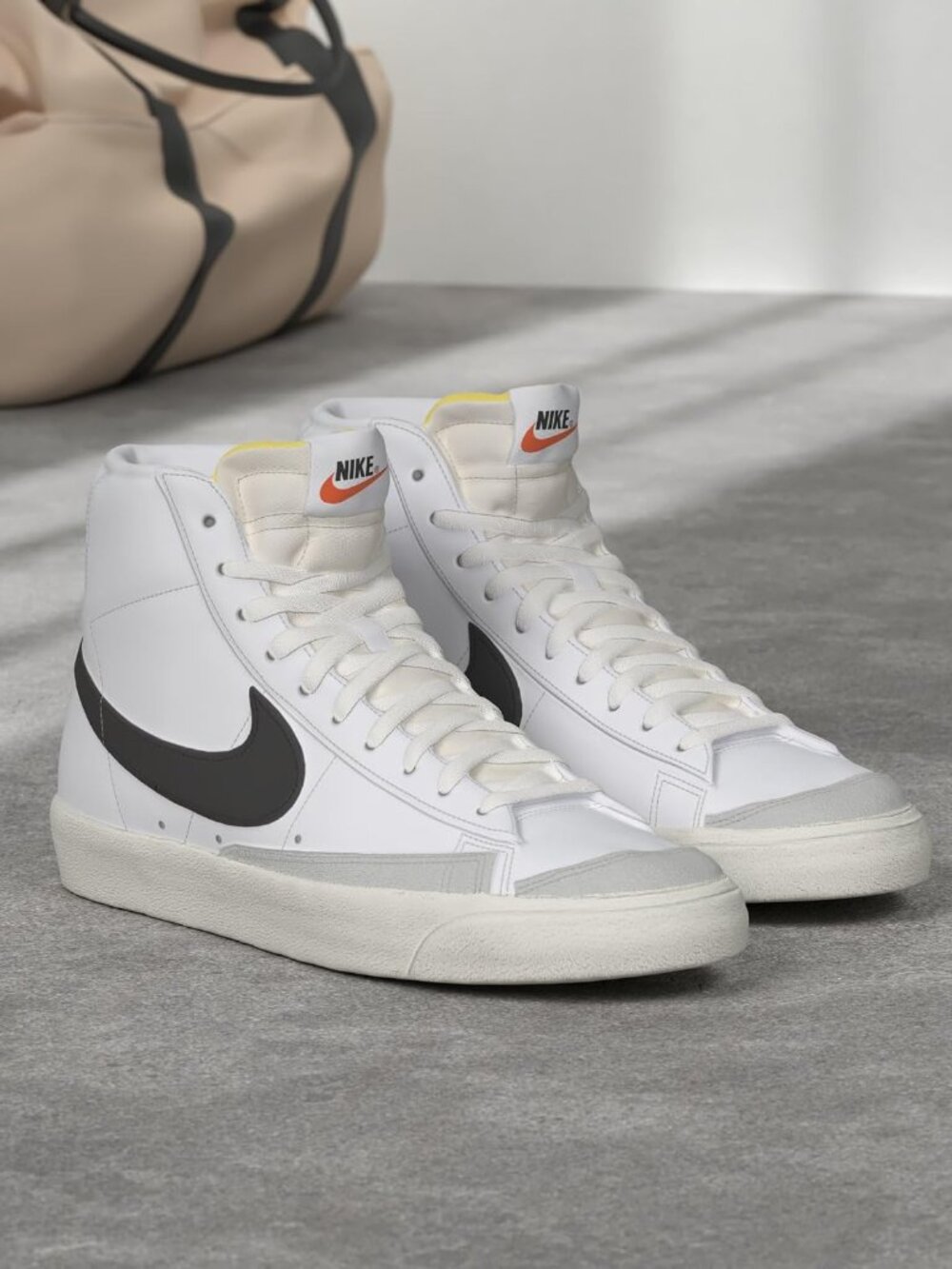 Nike Blazer Mid 77 Vintage White and Black Sneaker Womens Sz 9 Mens Sz 7
